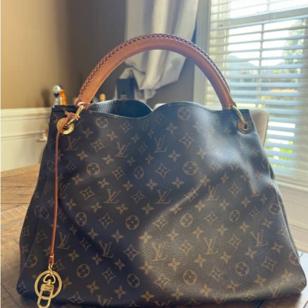 Louis Vuitton Dark Brown Monogram 
Depth	6.49 in
Height	14.17 in
Width	18.89 in